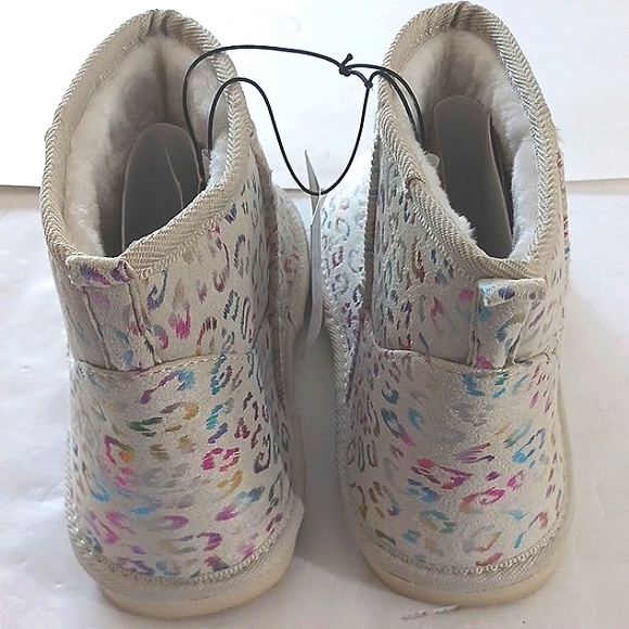 NWT Cute Girl's Cozy Multi-Color Faux Suede Boots Size 7 - Picture 2 of 15